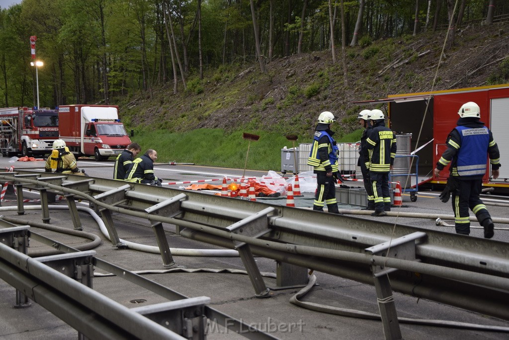 VU Gefahrgut LKW umgestuerzt A 4 Rich Koeln Hoehe AS Gummersbach P146.JPG - Miklos Laubert